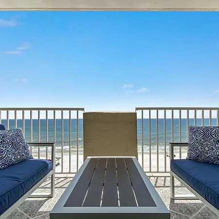 Tropical Winds 403: Beachfront Oasis with Pool and Fitness