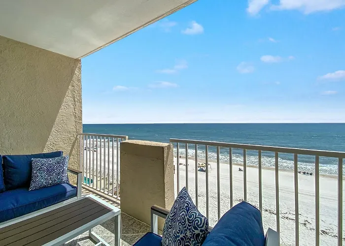Holiday home Tropical Winds 403: Beachfront Oasis With Pool And Fitness *