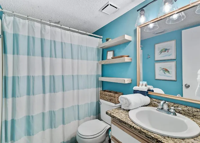Tropical Winds 403: Beachfront Oasis With Pool And Fitness